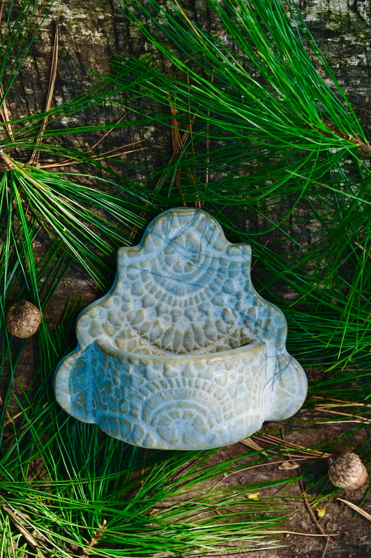 Pine Stone Lace Stoup